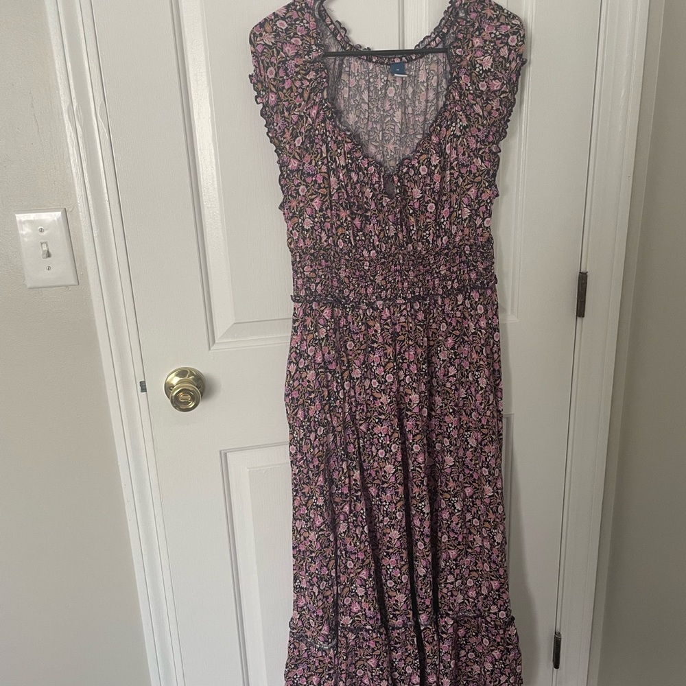 Old Navy Floral maxi dress. Size M